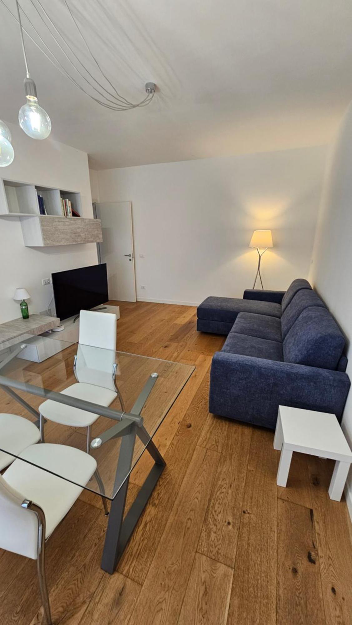 Lm House - Center *